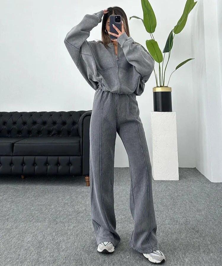 FLO - Comfortable tracksuit